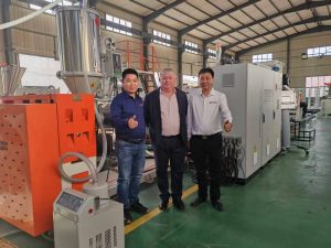  MÁY-SẢN-XUẤT-TẤM-NHỰA-PE-3-LỚP