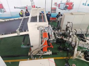  MÁY-SẢN-XUẤT-TẤM-NHỰA-PE-3-LỚP